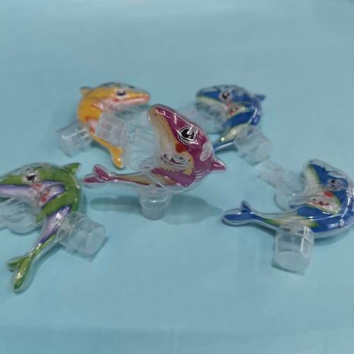 鲨鱼口哨装糖玩具 让孩子运动加油与趣味惊喜合二为一